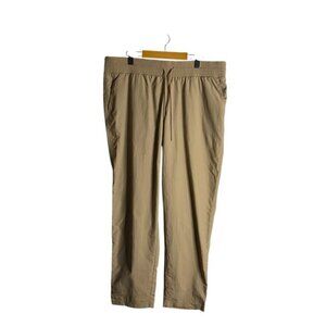 GapFit Women's Warm Golden Runaround Track Pant